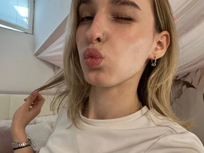 Eva_Mitchell live profile