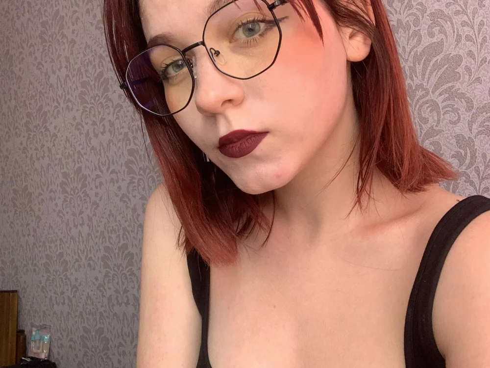 Red__Sunshinee's Offline Chat Room