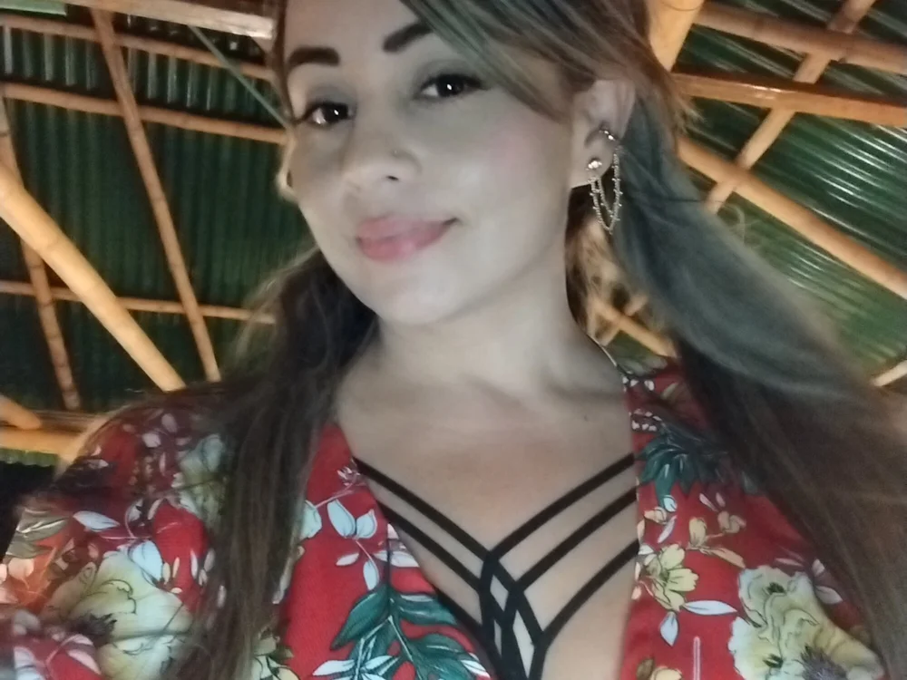 thamara-18's Offline XXX Chat