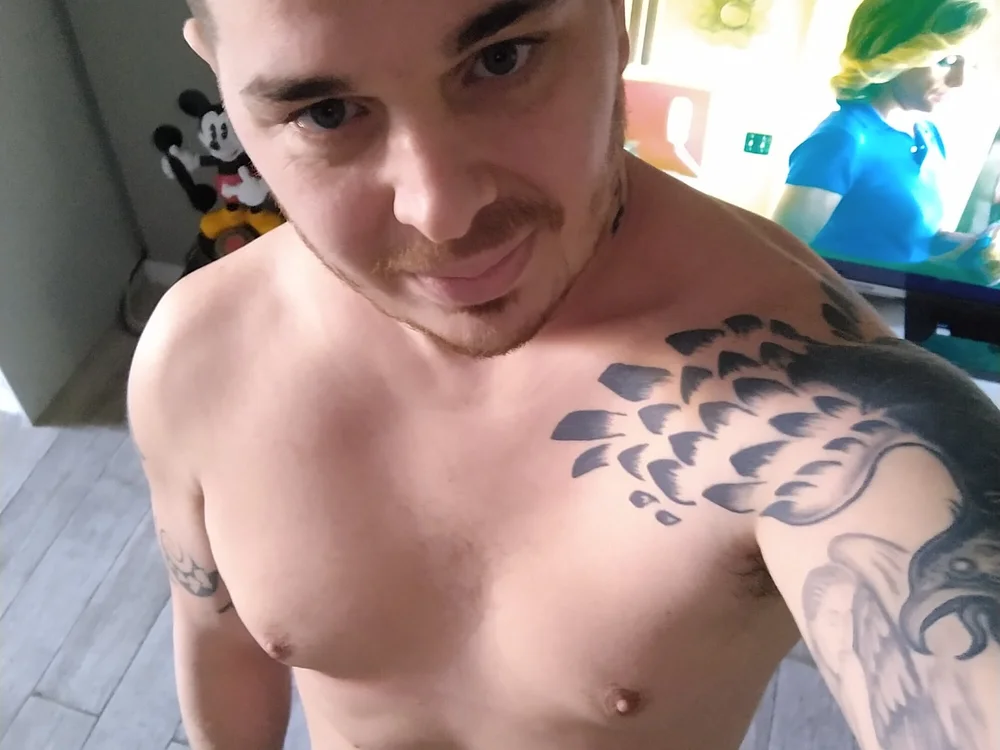Tyrion1982's Offline Chat Room