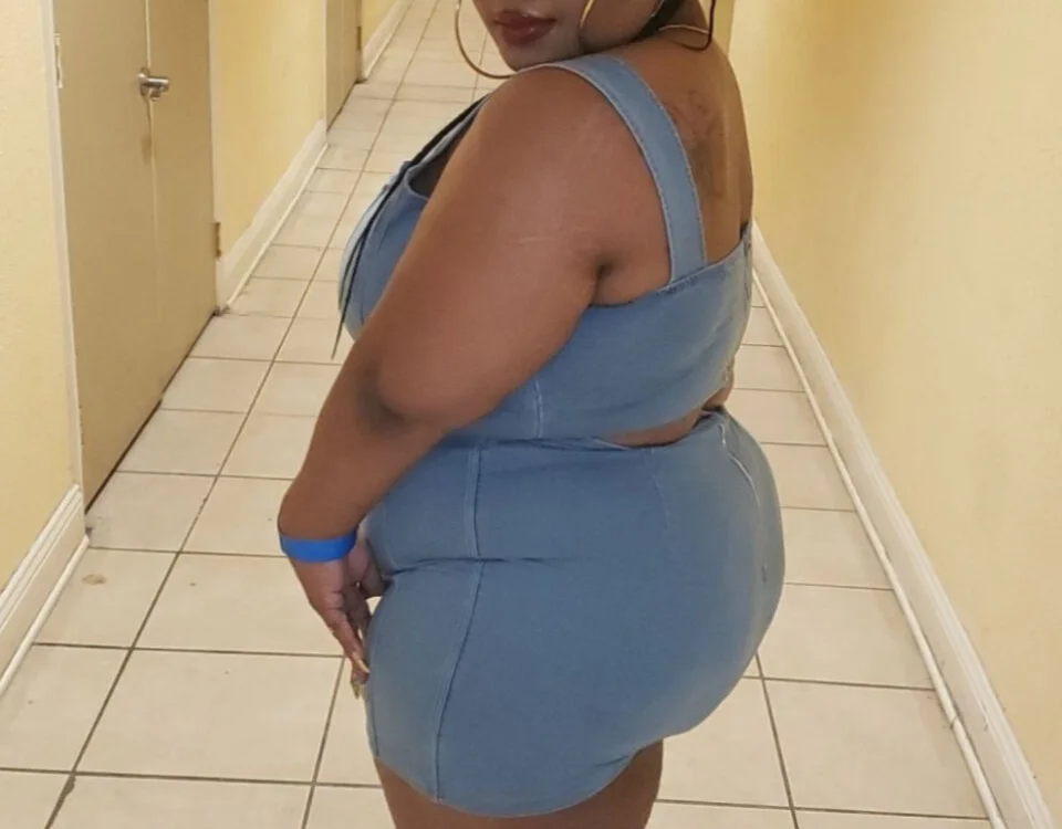 CuteBlackPlusSize's Offline Chat Room