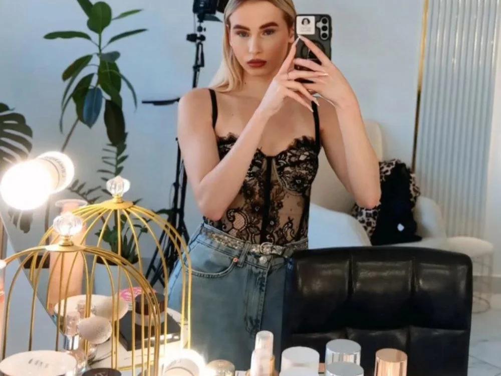 YourMoneyBossNikki offline chatrum