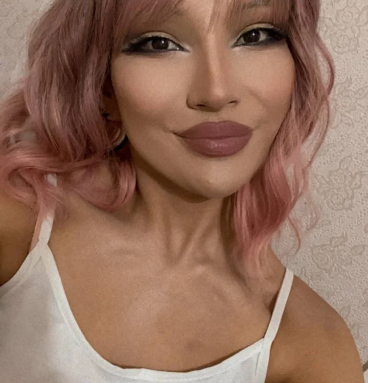 LucyAlexis' Offline Chat Room