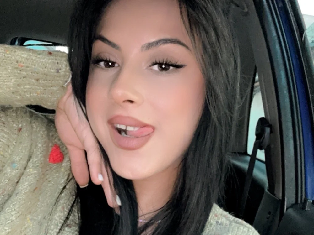 BrunetteSBrit's Offline Chat Room