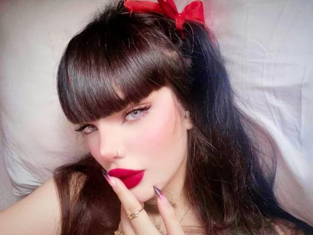 salma_sixi's Offline Chat Room