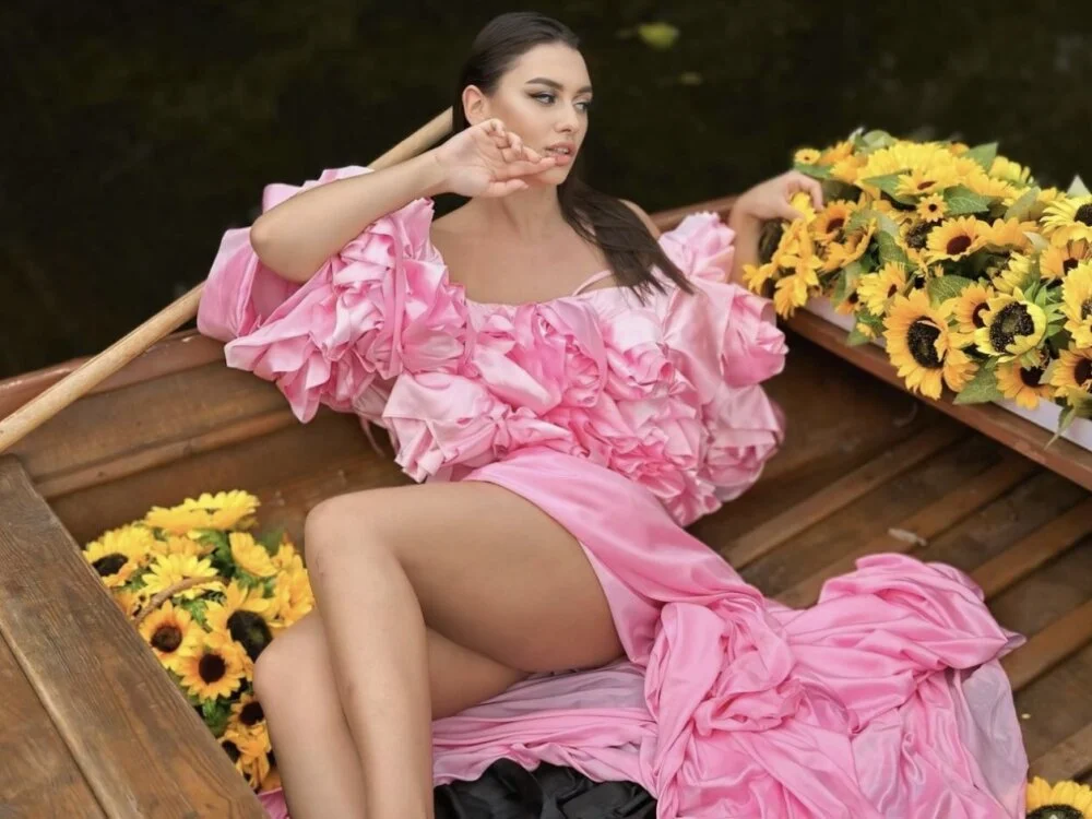 Alisha_Shy's Offline XXX Chat