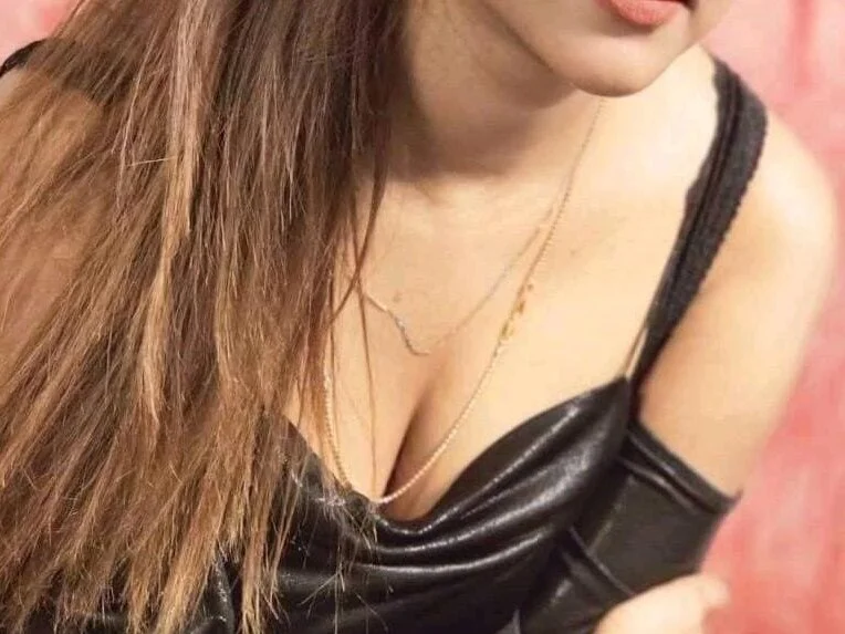 Indian_Hot_milf's Offline XXX Chat