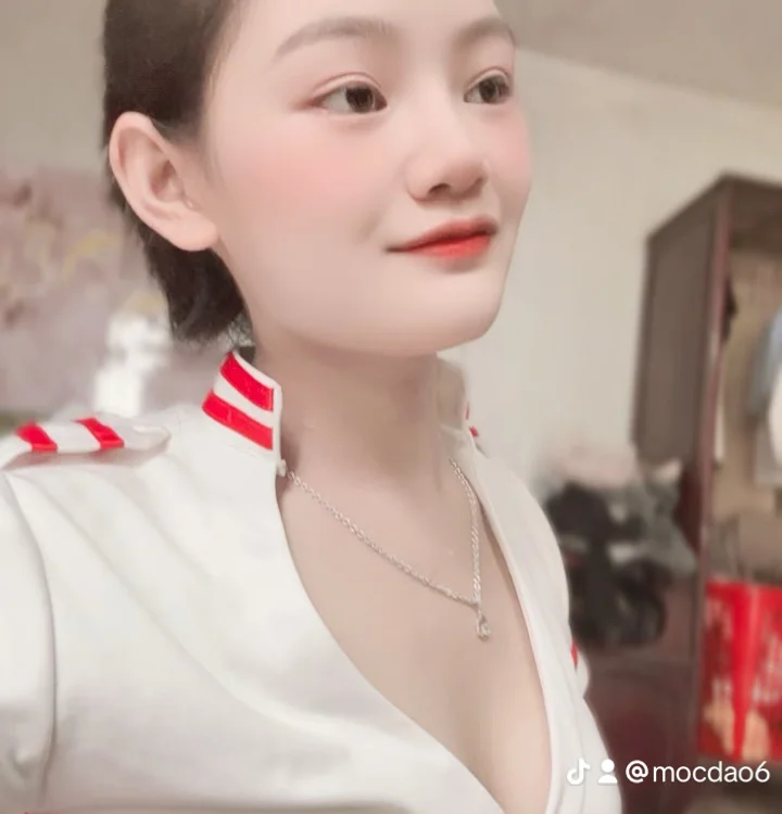 lylyna08 離線 XXX 聊天