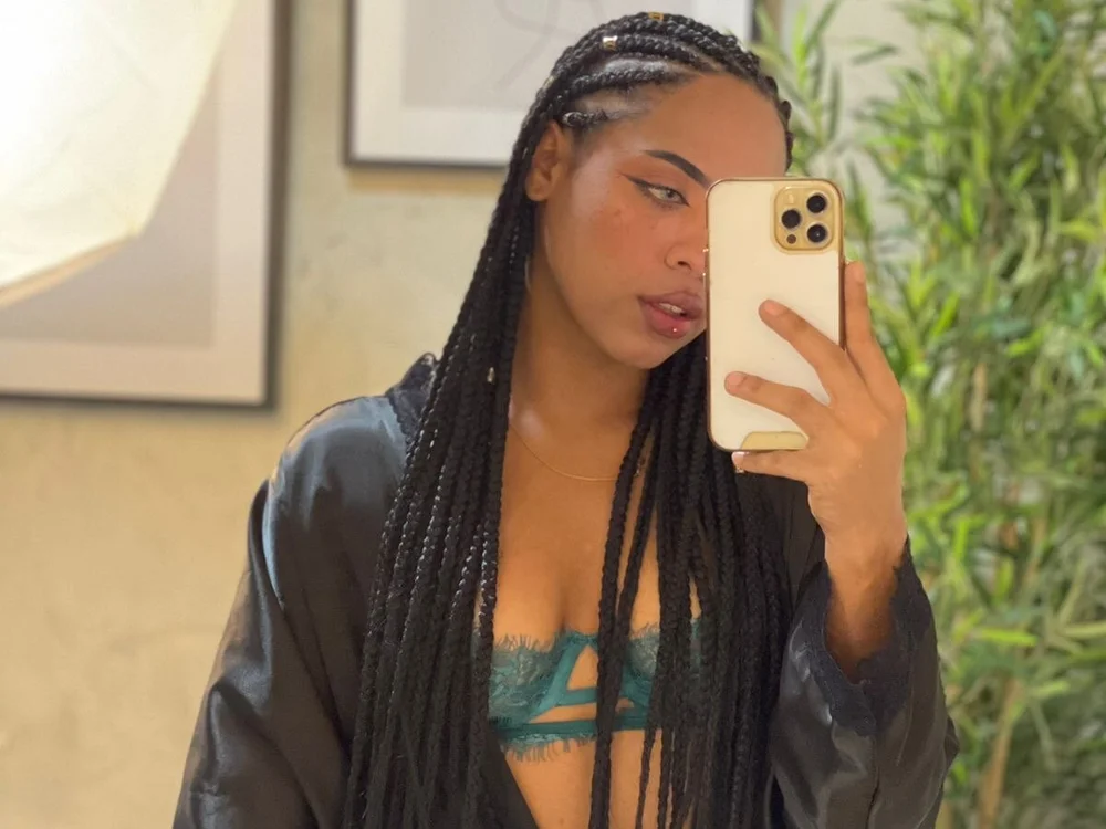 Nia_Ross_ offline chatrum