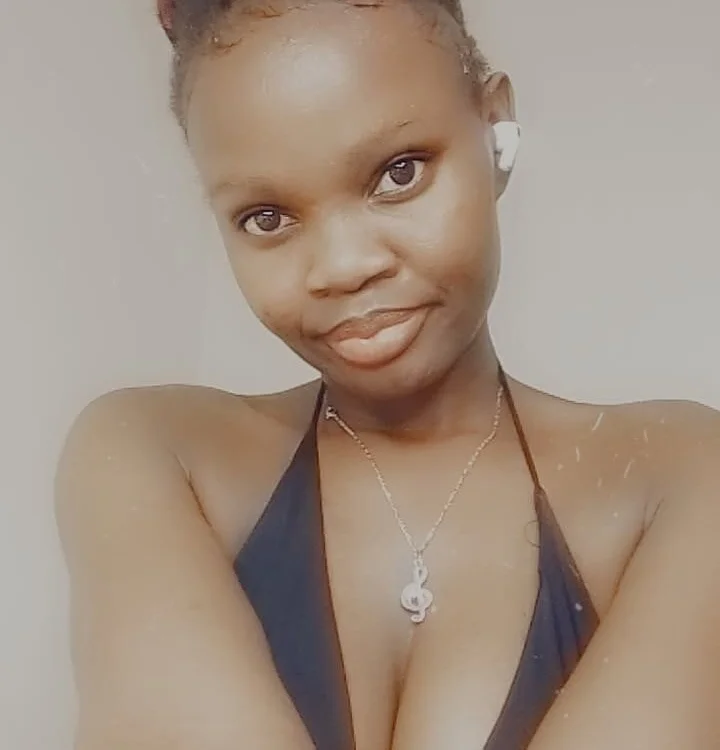Sweet_lavenda Adlı Modelin Çevrimdışı Sohbet Odası