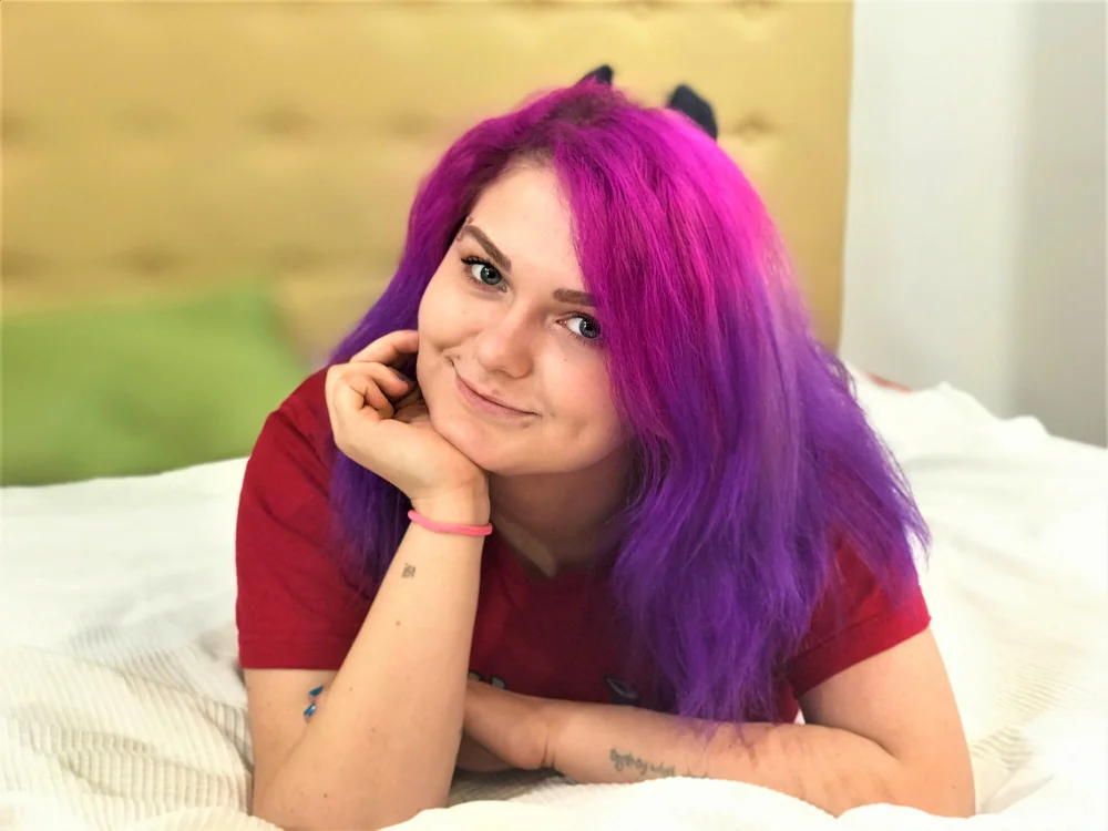 MaddiePink's Offline Chat Room