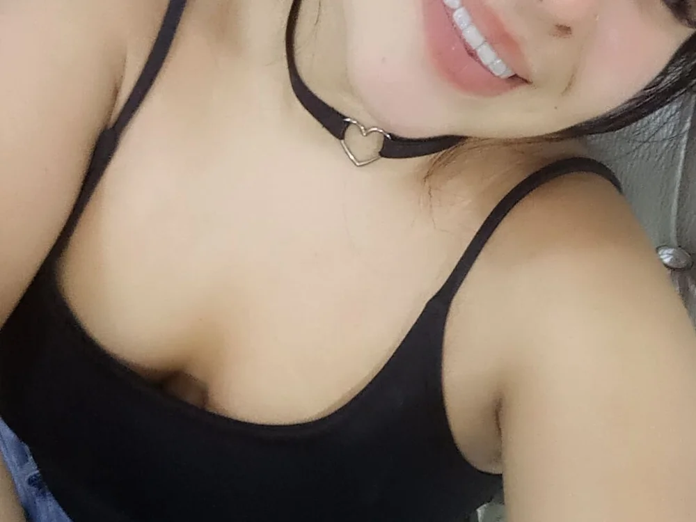 Curvy_Doll_'s Offline Chat Room
