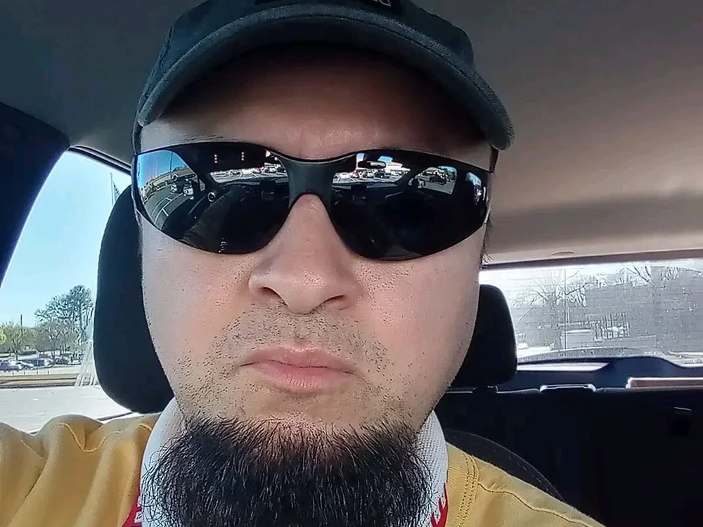 eldiscjockey3n Offline XXX chat