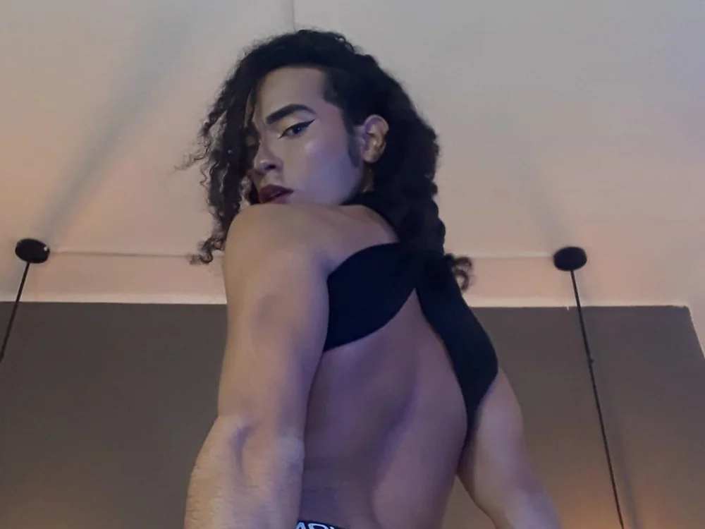 Navysnow1's Offline Chat Room