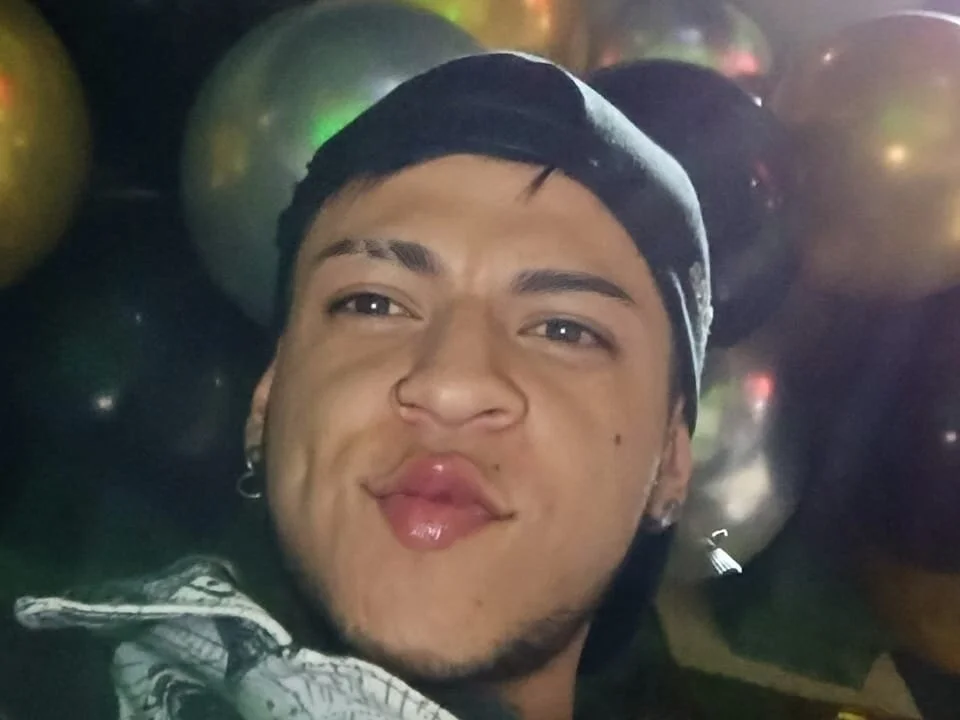 Zackfalcon_'s Offline XXX Chat