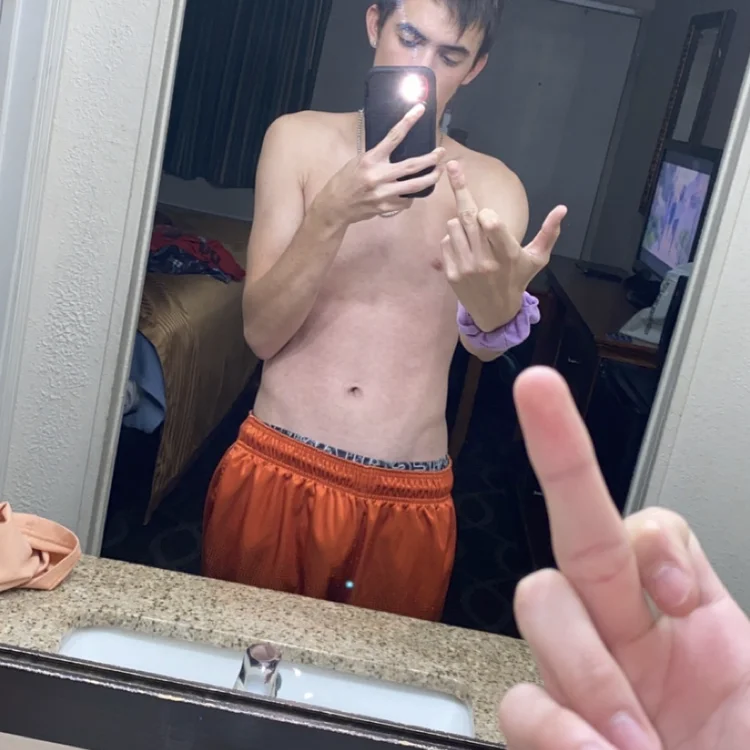 DaddyT18@xh's Offline Chat Room