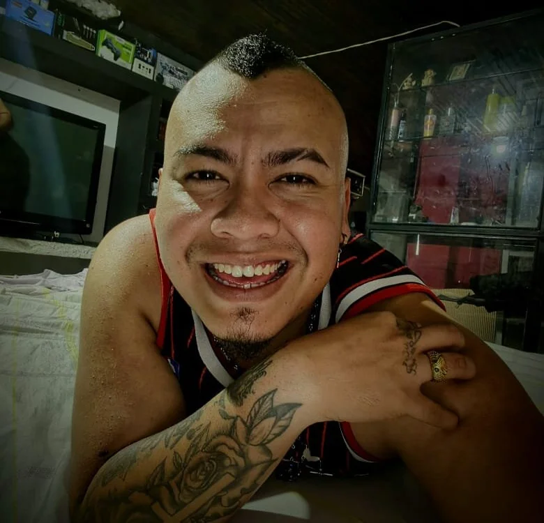 Stick_hott's Offline Chat Room
