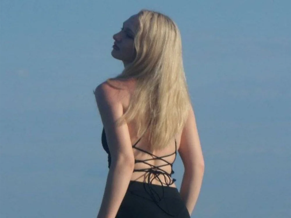 ElviraOakleaf Adlı Modelin Çevrimdışı Sohbet Odası