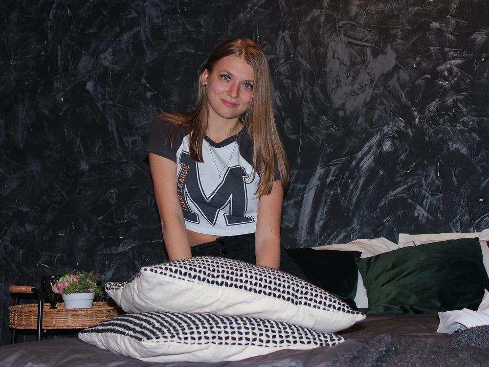 lioness_sensitive Adlı Modelin Çevrimdışı Sohbet Odası