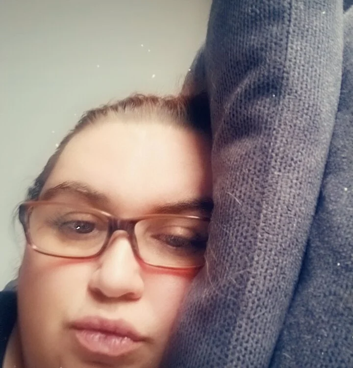 Silvia2277 Chat XXX Ngoại tuyến