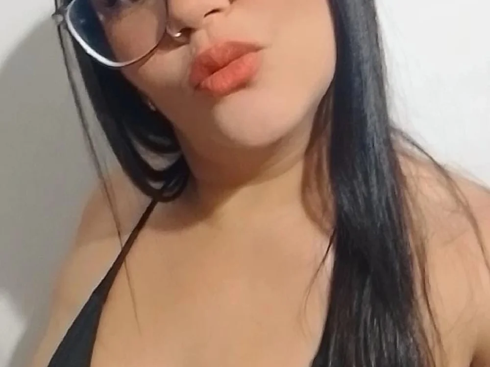 Alexa_smith93's Offline Chat Room