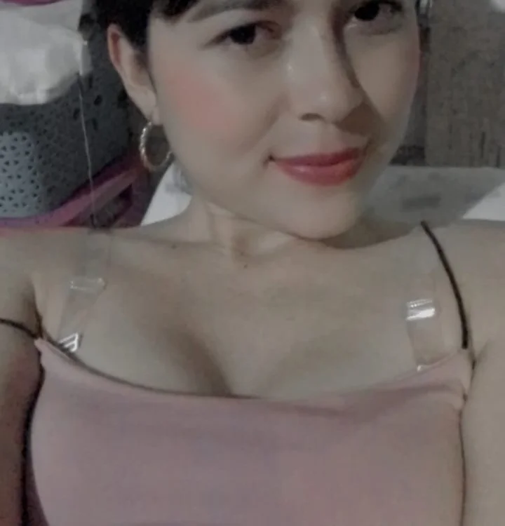 rose_lee21's Offline Chat Room