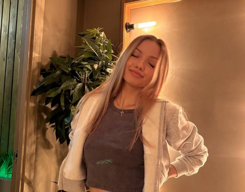 LauraWolfe's Offline XXX Chat