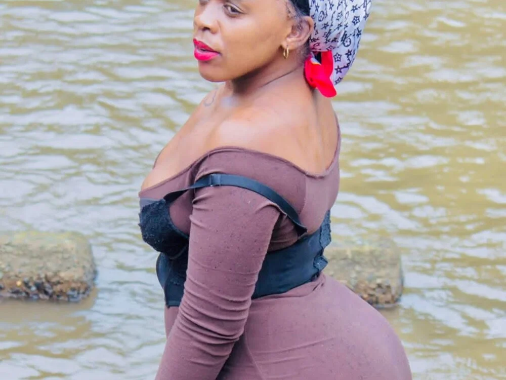 Офлайн-чат XXX Queenteex6992