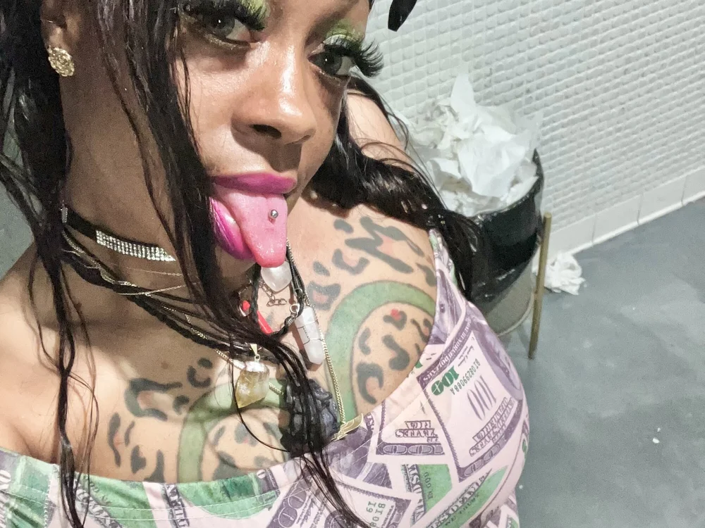 Sexygoddes103's Offline XXX Chat