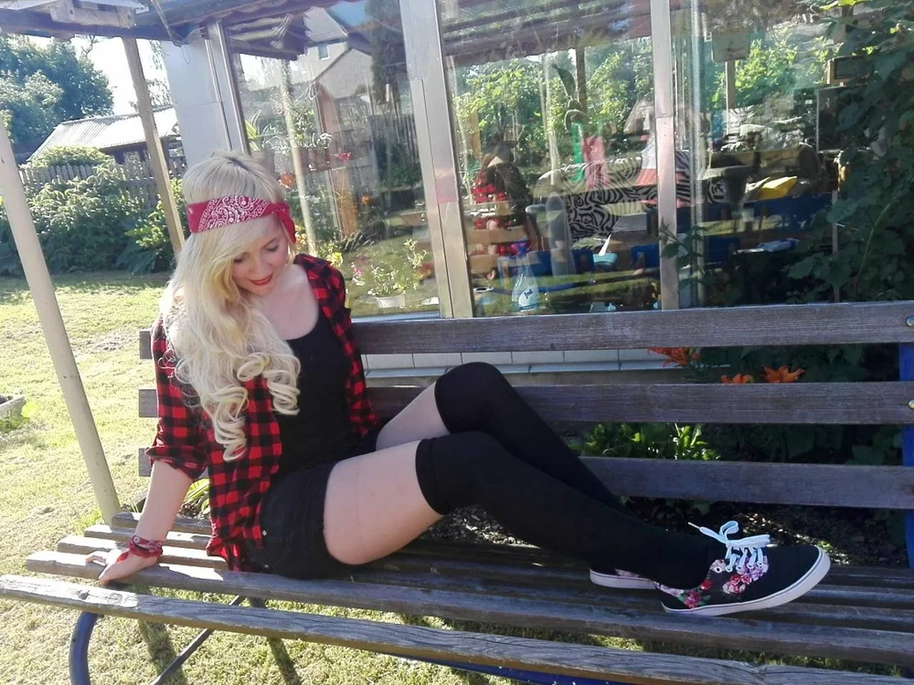 fishnetgyall's Offline Chat Room