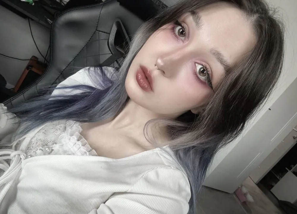 Emmi_Bennett Chat XXX offline