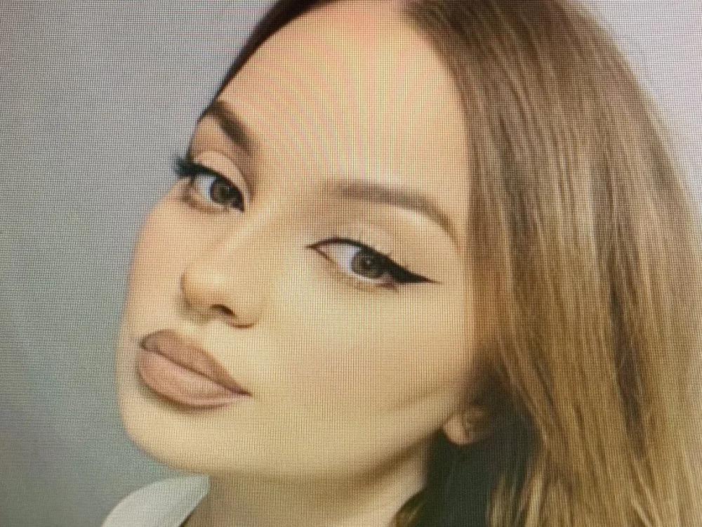 Lips_Cristal's Offline Chat Room