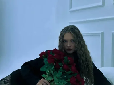 Neelly_Collins - Girl 
