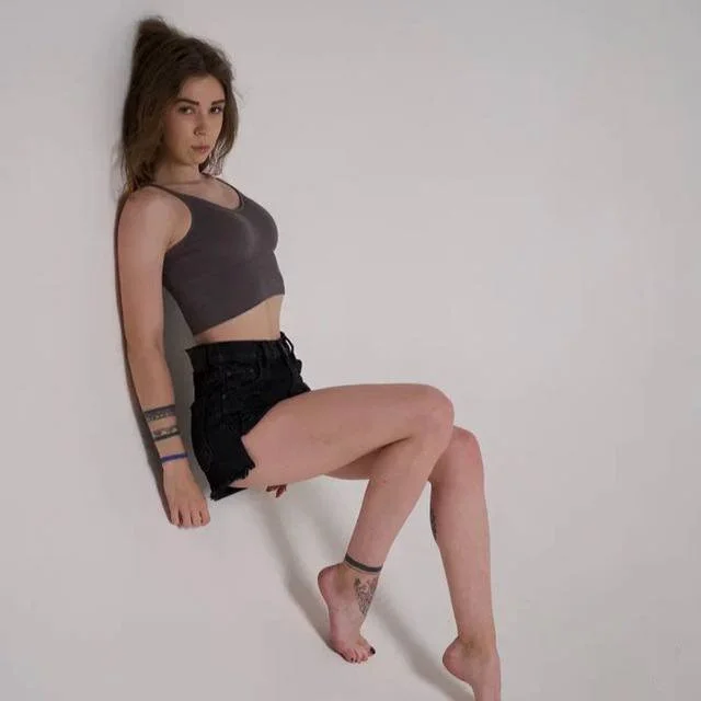 Kelly_whitee's Offline Chat Room