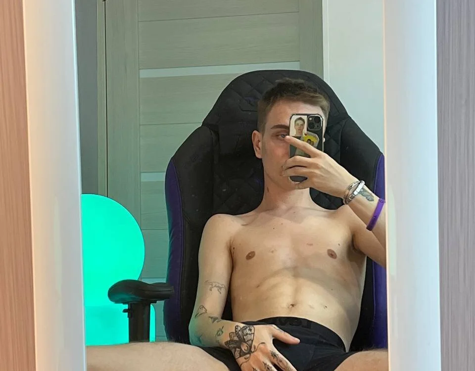 Mark_Ivory Offline XXX-Chat