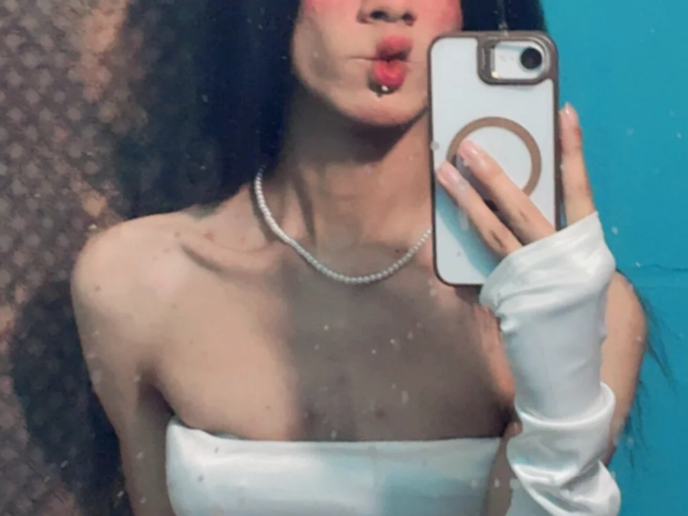 layla21hot cover photo