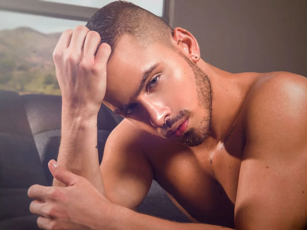 Alexocampo1's Offline XXX Chat