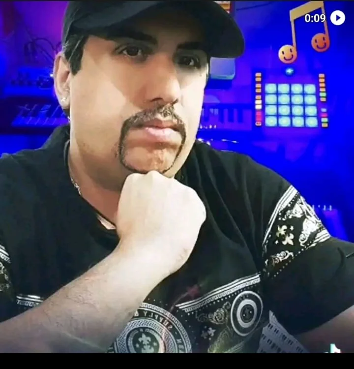 BABYANIDA2027's Offline Chat Room