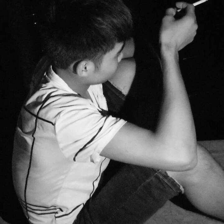 leegun9919 離線 XXX 聊天