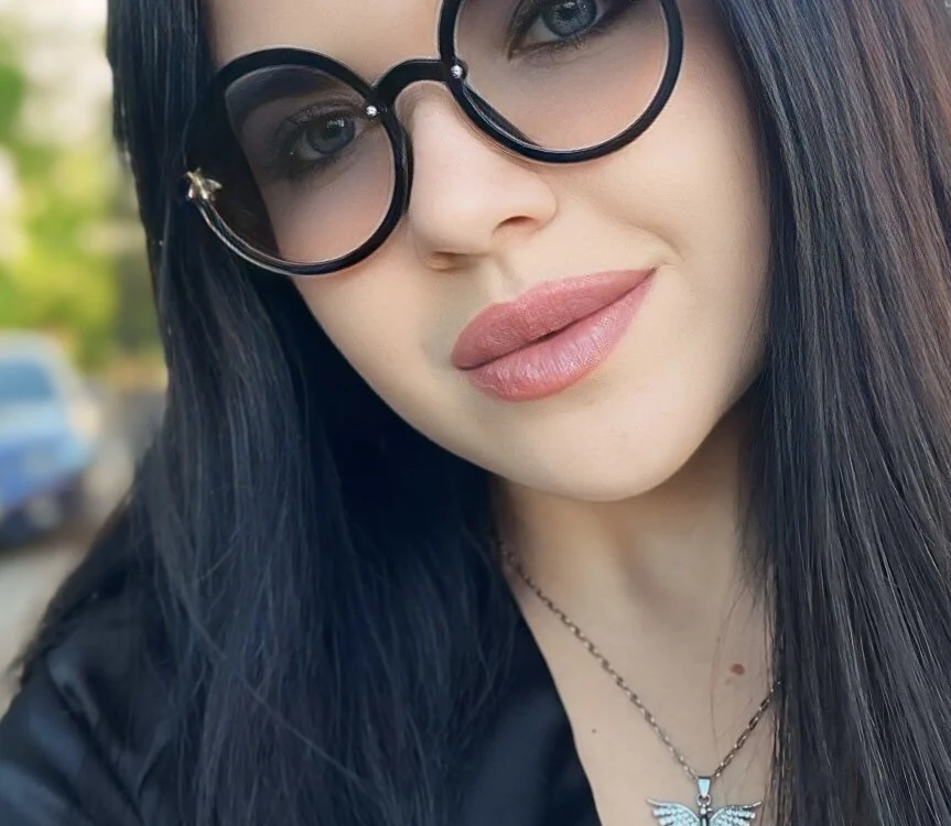 Lisa2308's Offline Chat Room