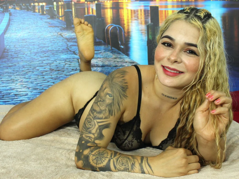 ESMERALDA-BLUE's Offline XXX Chat