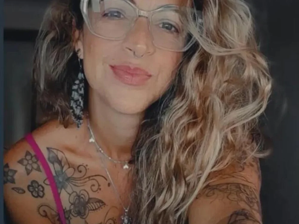 Brisa_f's Offline Chat Room