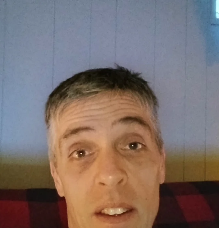 Easyjohnself's Offline Chat Room