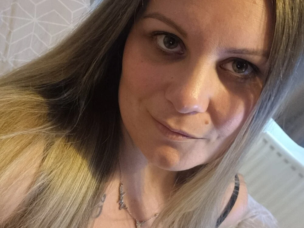 Miss-ShelbyXX's Offline XXX Chat