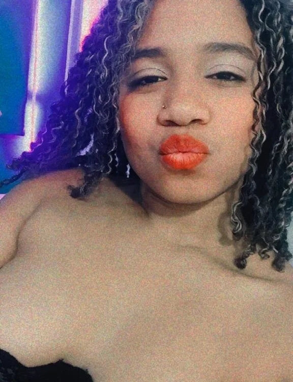 Princess_Roxy offline chatrum