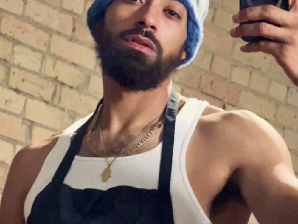 Almondmilkpapi Adlı Modelin Çevrimdışı Sohbet Odası