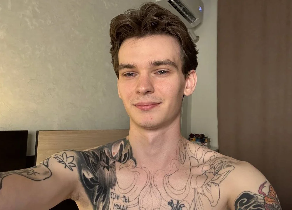 HotAndDangerous1's Offline Chat Room