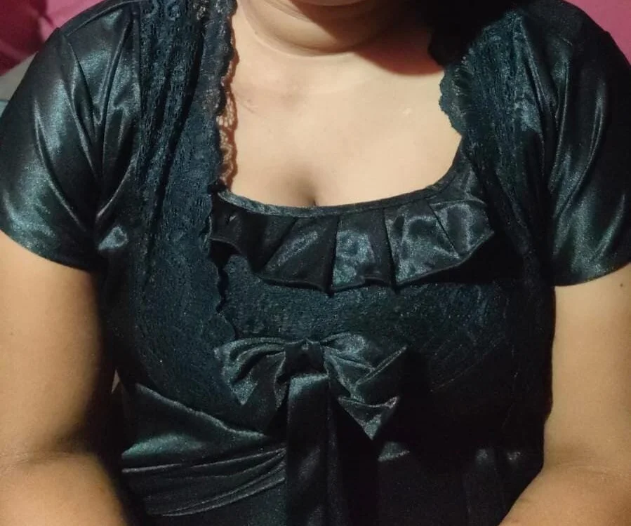 piyari_hot cover photo