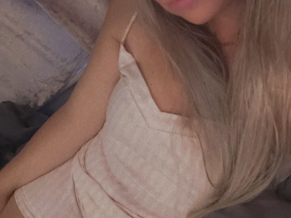 Offline chatovací místnost CurvyBlondeBombshell