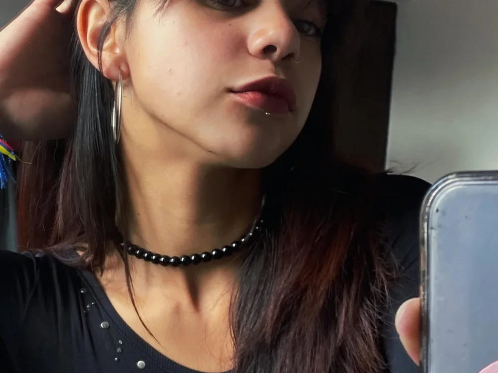 giann_hs Adlı Modelin Çevrimdışı Sohbet Odası